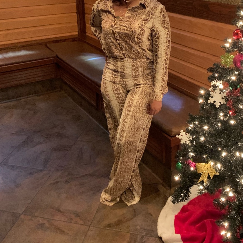 2 piece leopard pants suit like new f